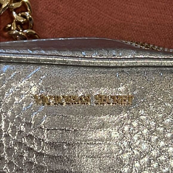 Victoria’s Secret Silver Metallic Faux Snakeskin Purse with Chain - Picture 4 of 9